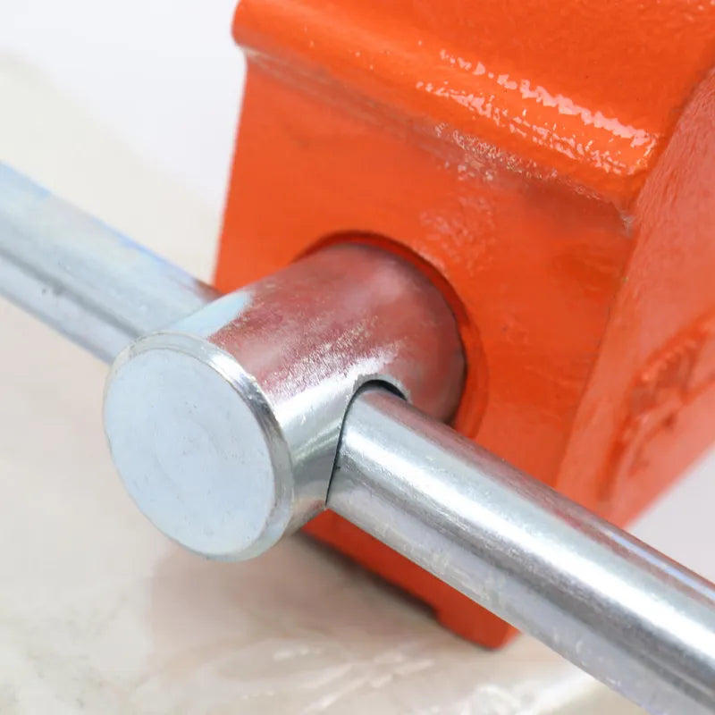 BAUKER
Tornillo de banco 6" acero